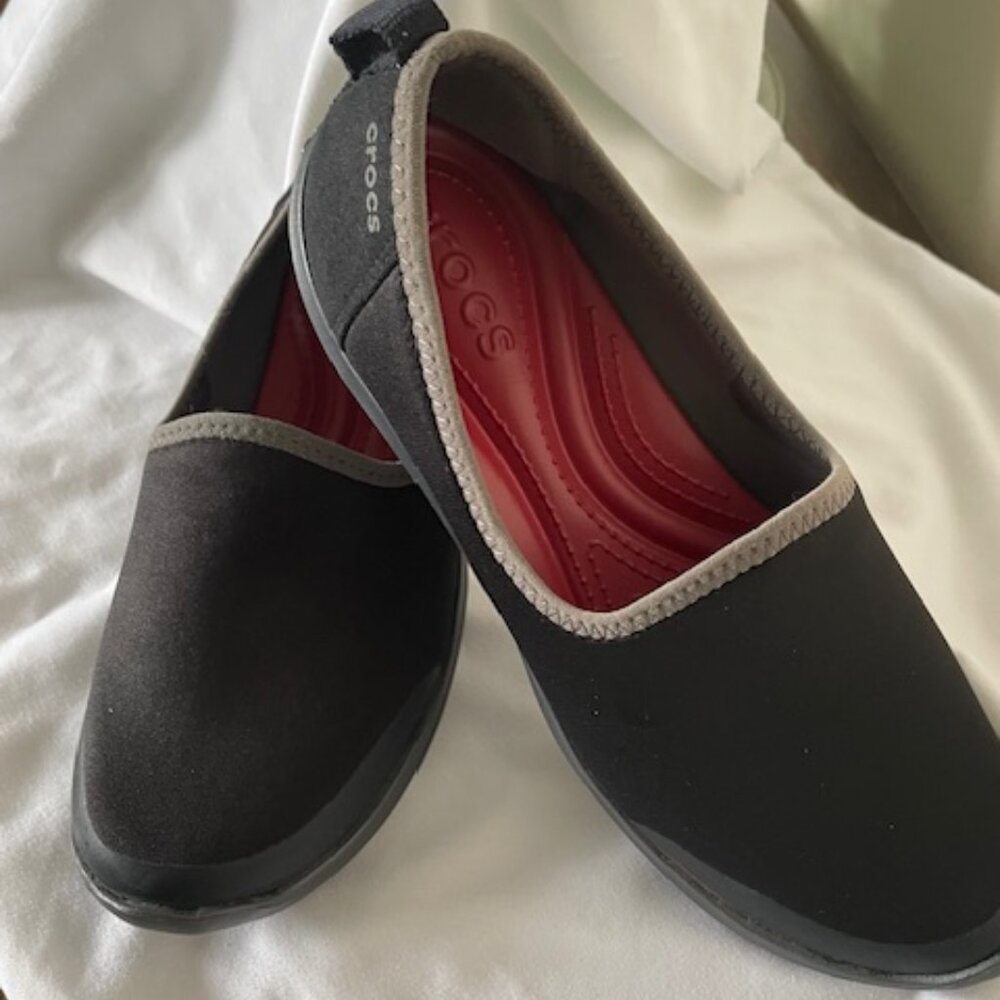 Crocs Women 8 W Casual Black Slip Ons – BN